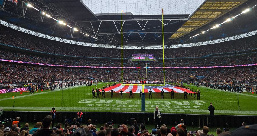 Americký fotbal v Londýně: University of Kansas – Arizona State University